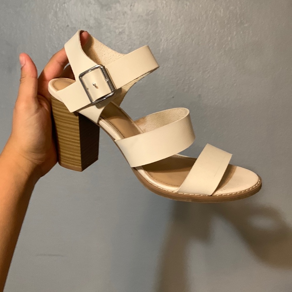 white high heels🤍